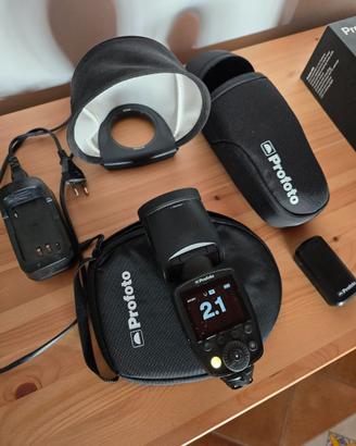 Profoto A1X-S + Soft Bounce + Batteria Extra