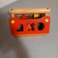 Gioco in legno educativo per bambini piccoli