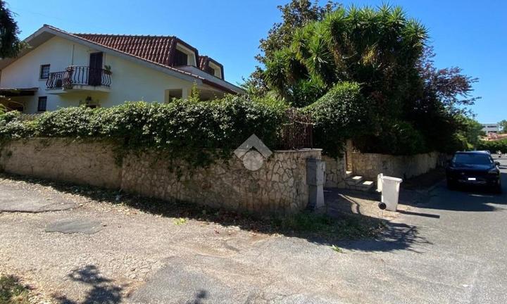 VILLA SINGOLA A GUIDONIA MONTECELIO