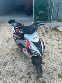 PIAGGIO (Aprilia SR 50 R) 4t 2011 USATO POCHISSIMO