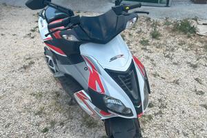 PIAGGIO (Aprilia SR 50 R) 4t 2011 USATO POCHISSIMO