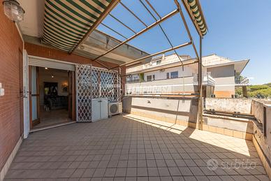 Quadrilocale con box auto e soffitta, Via Flaminia