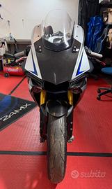 Yamaha r1 m