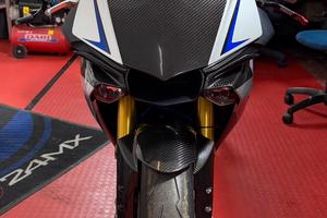 Yamaha r1 m