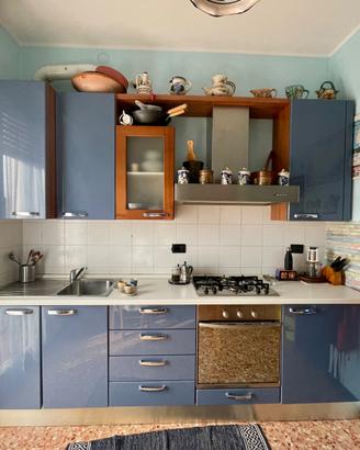 Cucina +cappa+fuochi+frogorifero+lavandino+forno