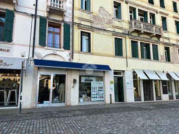 NEGOZIO A BASSANO DEL GRAPPA
