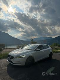 Volvo v40 2018
