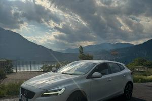 Volvo v40 2018