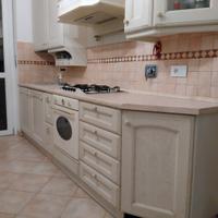 Cucina completa e tavolo