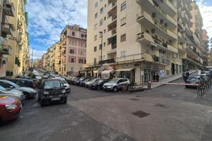 NEGOZIO A NAPOLI