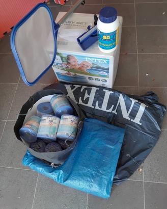 Piscina nuova con accessori