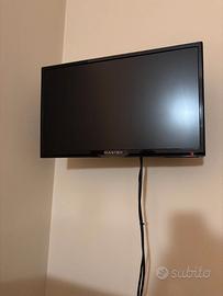 TV 24" con supporto a muro e telecomando