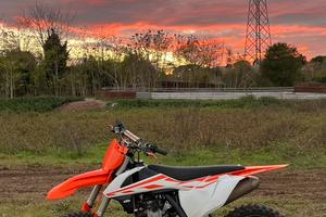 Ktm 250 sx-F cross 2017 con scarico akrapovic