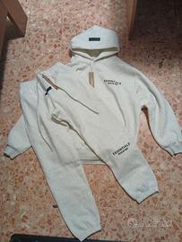 Tuta Essentials fear of god