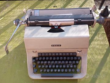 macchina da scrivere SACIT