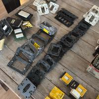 PORTAFRUTTI, TELAI, INTERRUTTORI e altri accessori