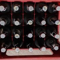 casse delle birre con bottiglie vuote 