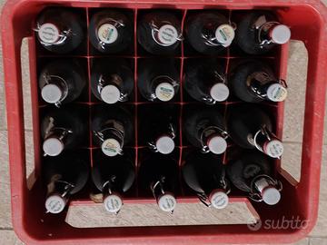 casse delle birre con bottiglie vuote 