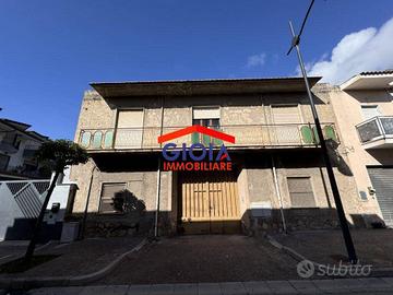 Appartamento di 320 m² con più di 5 locali e box a