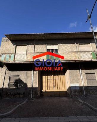 Appartamento di 320 m² con più di 5 locali e box a