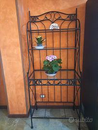 Vetrinetta in ferro sagomato L. 75 x H. 180 cm