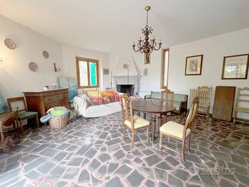Villa di 190 m² con più di 5 locali e box auto a B