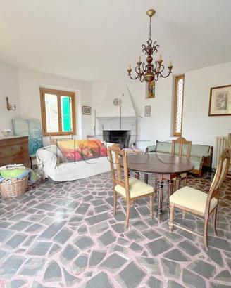 Villa di 190 m² con più di 5 locali e box auto a B