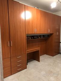 Armadio a ponte con letto e scrivania