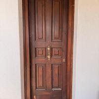 Coppia portoncini esterni in legno completi