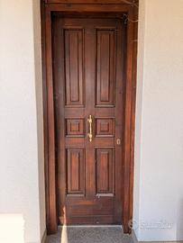 Coppia portoncini esterni in legno completi