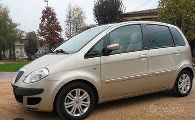 Lancia Musa 1300 platino