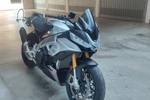 Aprilia Tuono V4 