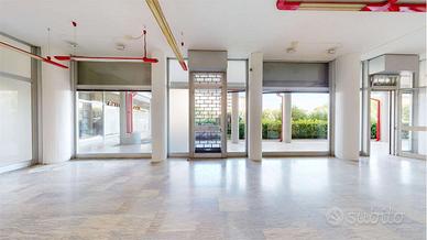 FONTANE - Negozio con vetrine - 766NEG