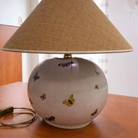 Lampada da tavolo con paralume