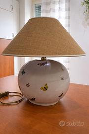 Lampada da tavolo con paralume