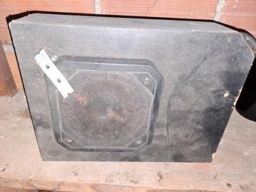 Cassa subwoofer artigianale sotto sedile