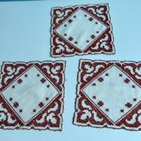 Set 3 centrini ricamati a mano 20x20 cm
