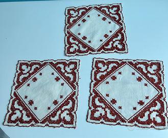 Set 3 centrini ricamati a mano 20x20 cm
