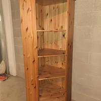 vetrina angolare in legno massello