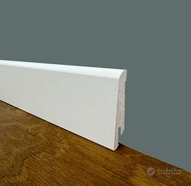 Battiscopa bianco imballato