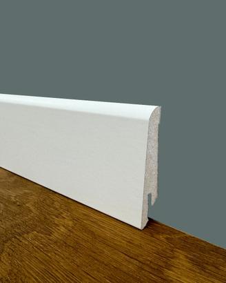 Battiscopa bianco imballato
