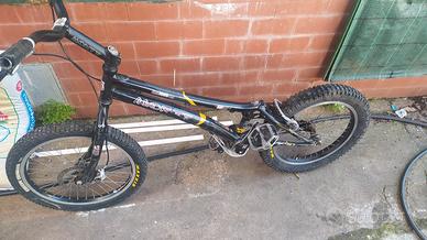 Bici trial  monty