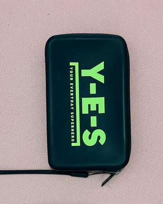 Pochette Yes Zee