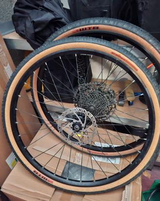 Ruote 27,5 tubeless attacco quick release disc
