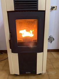 STUFA A PELLET 11,5 KW (Del Zotto mod.Rita Evo