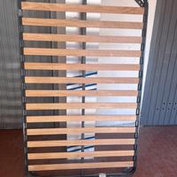 Rete con doghe in legno e materasso