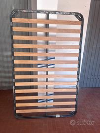 Rete con doghe in legno e materasso