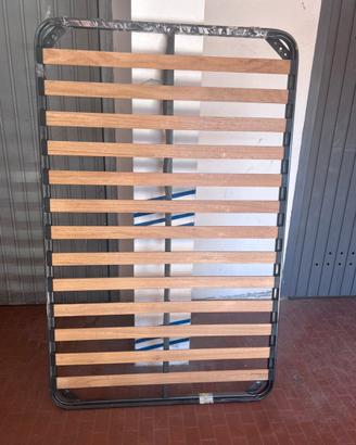 Rete con doghe in legno e materasso