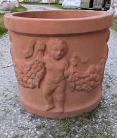 Vaso a cilindro con Putti e Festoni in terracotta
