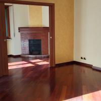 Appartamento con parquet di legno